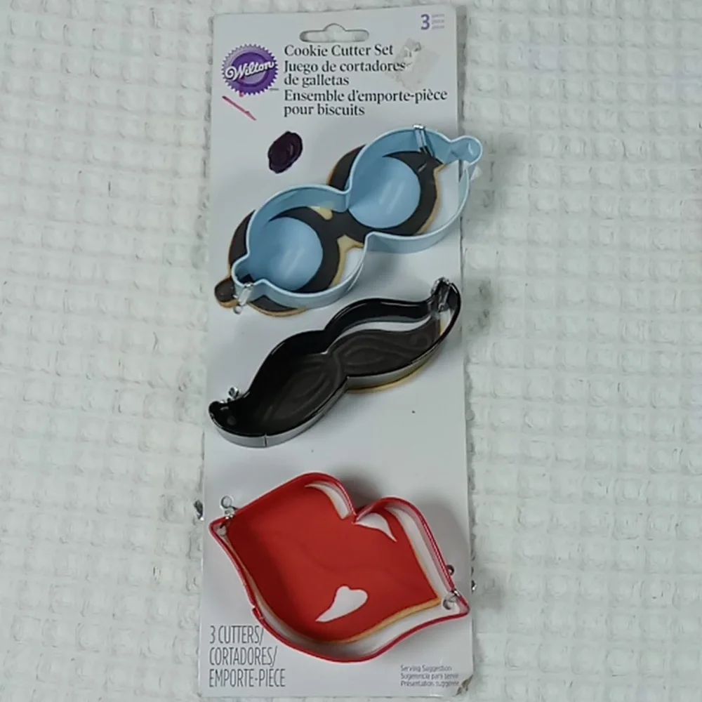 Lot of 4 Items 3 Wilton 1 Schar. Gluten-Free Cookie Stamp Mini Cookie Cutters